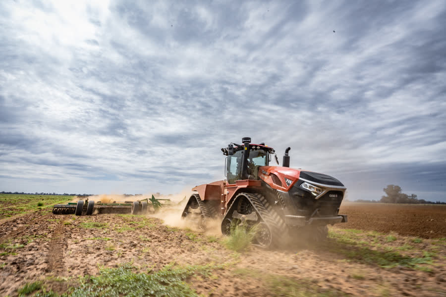 Case IH Steiger 715 Quadtrac working a paddock